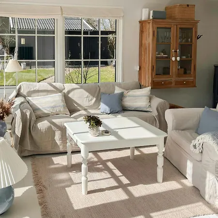 Holiday Home With Terrace And Lounge Near Vig Tatil Evi