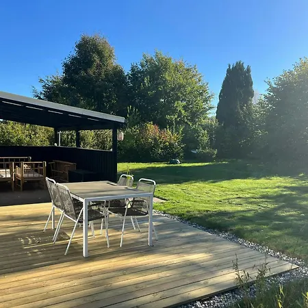 بيت للعطل With Terrace And Lounge Near